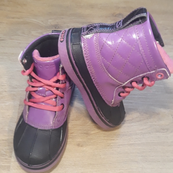 Crocs Girls AllCast Patent Duck Boots - Size C11 Purple / Black Boots - Picture 10 of 11